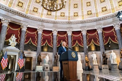 Usa Weekly News, Biden, Trump e il primo anniversario di Capitol Hill