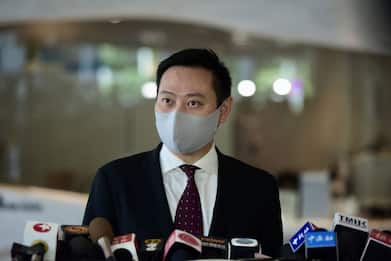 Covid, il ministro dell'Interno di Hong Kong si dimette dopo partygate