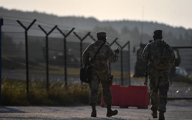 US Soldiers walk towards a gate at the US Army's Joint Multinational Readiness Center in Hohenfels, Germany, 10 August 2020. ANSA/PHILIPP GUELLAND