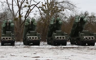 BELARUS  FEBRUARY 9, 2022: Pictured in this video screen grab are S-400 Triumf air defence missile systems during the Allied Resolve 2022 joint military drills by Belarusian and Russian troops. The military exercise is being held as part of the second phase of testing response forces of the Union State of Russia and Belarus. Video grab. Best possible quality. Russian Defence Ministry/TASS
A STILL IMAGE TAKEN FROM A VIDEO PROVIDED BY A THIRD PARTY. EDITORIAL USE ONLY (Photo by Russian Defence Ministry\TASS via Getty Images)