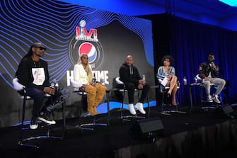 LOS ANGELES, CALIFORNIA - FEBRUARY 10:  (L-R) Snoop Dogg, Mary J. Blige, Dr. Dre, MJ Acosta-Ruiz, and Nate Burleson speak during the Pepsi Super Bowl LVI Halftime Show Press Conference at Los Angeles Convention Center on February 10, 2022 in Los Angeles, California. (Photo by Kevin Mazur/Getty Images for Roc Nation)