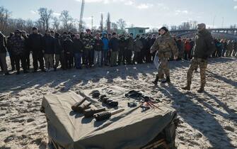 Ucraina, le armi per l'esercitazione militare dei civili