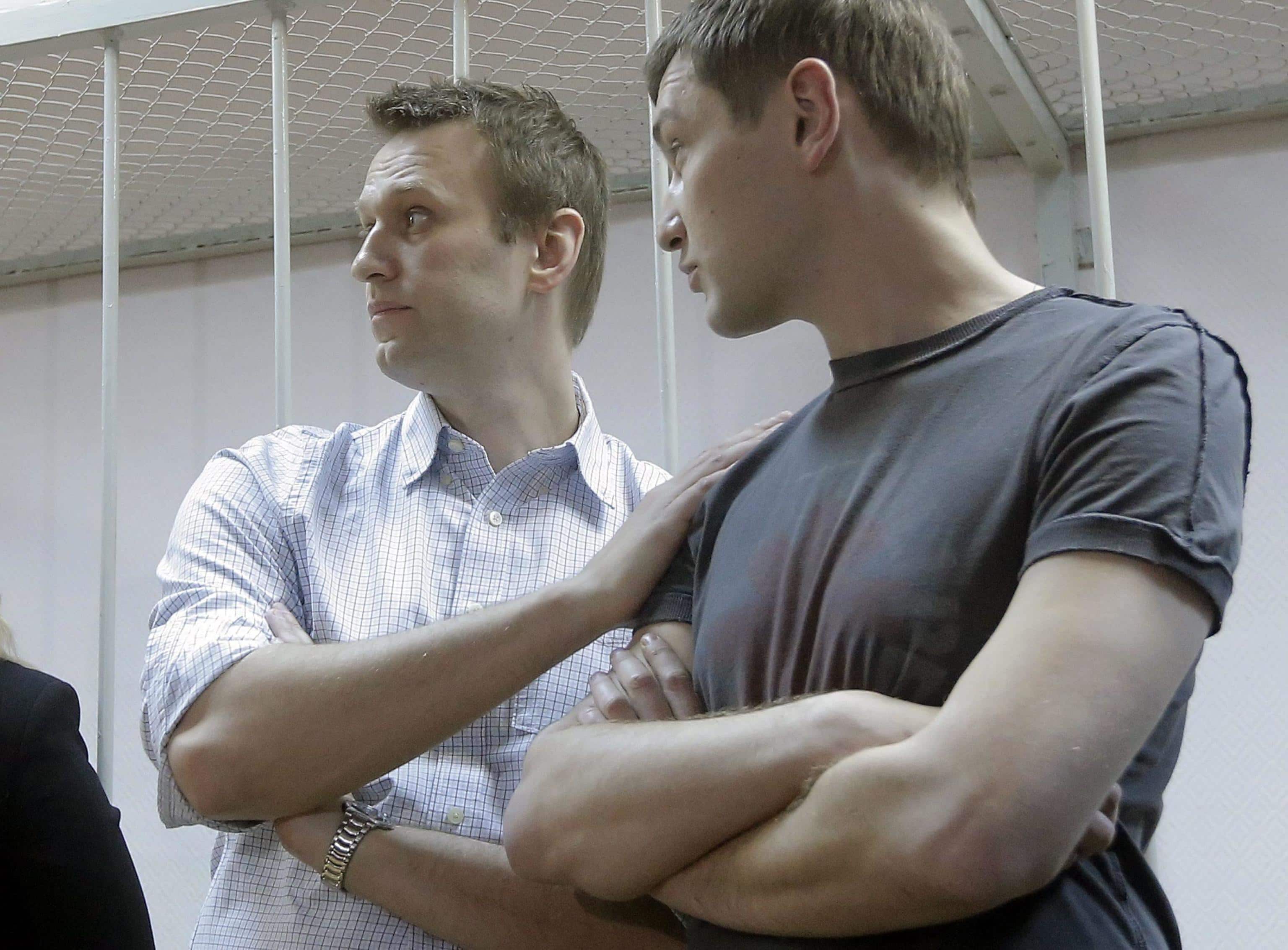 Alexei Navalny (L), famous as an anti-corruption blogger and as liberal opposition leader, stands together with his brother Oleg Navalny (R) after the reading of their verdict at the Zamoskvoretsky district court in Moscow, Russia, 30 December 2014. ANSA/MAXIM SHIPENKOV