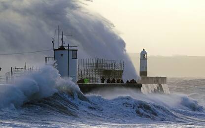 Venti furiosi sul Nord Europa, la tempesta Eunice arriva in Italia