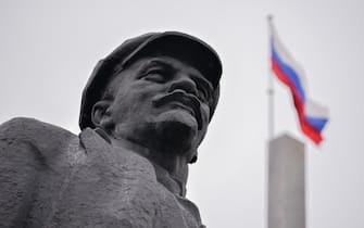 DONETSK, UKRAINE FEBRUARY 10, 2022: A statue of Russian revolutionary Vladimir Lenin.  Nikolai Trishin / TASS (Photo by Nikolai Trishin  TASS via Getty Images)