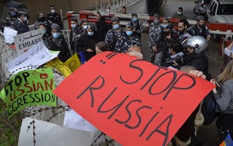 BEIRUT, LEBANON - FEBRUARY 24: Ukrainian people holding banners and police officers are seen during a protest in front of the Russian Embassy against Russia's full-scale military intervention in Ukraine, on February 24, 2022, in Beirut, Lebanon. (Photo by Houssam Shbaro/Anadolu Agency via Getty Images)