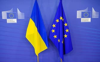 Belgium, Brussels: Ukrainian and European flag raised for the arrival of Prime Minister of Ukraine Volodymyr Groysman to the European Union Headquarters on 2016/07/19