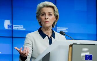 epa09782958 European Commission President Ursula von der Leyen gives a press conference at the end of a Special meeting of the European Council in light of Russia's aggression against Ukraine, in Brussels, Belgium, 24 February 2022.  President of the European Council has urgently convened a special meeting of the European Council to discuss the situation in Ukraine, after Russian troops entered Ukraine on 24 February.  EPA/OLIVIER HOSLET / POOL