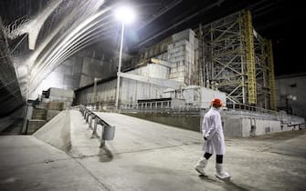 epa09781712 (FILE) - Chernobyl nuclear power plant worker  walks inside the new Safe Confinement covering the 4th block of Chernobyl Nuclear power plant in Chernobyl, Ukraine, 15 April 2021 (Reissued 24 February 2022). Ukrainian President Volodymyr Zelenskyy tweeted on 24 February that Russian forces are attempting to seize control of the Chernobyl nuclear power plant.  EPA/OLEG PETRASYUK *** Local Caption *** 56828889