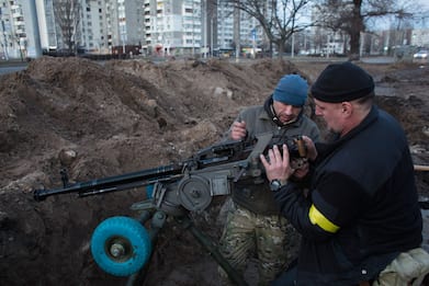 Ucraina, Zelensky: "Pronto a tregua. Russia attaccherà Kiev" 