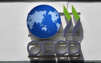 The logo of the OECD - Organisation for Economic Co-operation and Development - in Schumann-Strasse in Berlin, Germany, 31 May 2016. Photo: JENS KALAENE/dpa | usage worldwide   (Photo by Jens Kalaene/picture alliance via Getty Images)