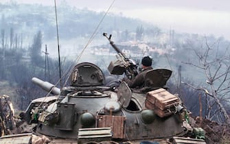 MOS13-19991231-CHECHNYA, GROZNY, RUSSIAN FEDERATION: A Russian machine-gunner observes the area from a tank in the outskirts of Chechen capital Grozny, Friday, 31 December 1999. The New Year brought no peace Saturday to Grozny, where bloody battles raged and federal troops were losing 10 men a day, russian military officials said.   EPA PHOTO/STRINGER