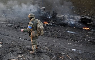 Ukrainian service members look for unexploded shells after a fighting with Russian raiding group in the Ukrainian capital of Kyiv in the morning of February 26, 2022, according to Ukrainian service personnel at the scene. (Photo by Sergei SUPINSKY / AFP) (Photo by SERGEI SUPINSKY/AFP via Getty Images)