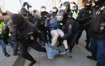 Manifestanti arrestati dalla polizia russa