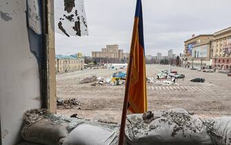 epa09794051 A view from inside the damaged Kharkiv regional administration building in the aftermath of a shelling in downtown Kharkiv, Ukraine, 01 March 2022. Russian troops entered Ukraine on 24 February prompting the country's president to declare martial law and triggering a series of announcements by Western countries to impose severe economic sanctions on Russia.  EPA/SERGEY KOZLOV