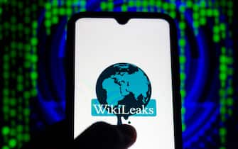 BRAZIL - 2021/08/06: In this photo illustration, the WikiLeaks logo seen displayed on a smartphone.  (Photo Illustration by Rafael Henrique / SOPA Images / LightRocket via Getty Images)