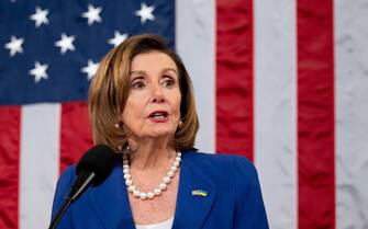 epa09795416 U.S. House Speaker Nancy Pelosi (D-CA) introduces US President Joe Biden ahead of his State of the Union address to a joint session of Congress at the US Capitol in Washington, DC, USA, 01 March 2022.  EPA/SAUL LOEB / POOL