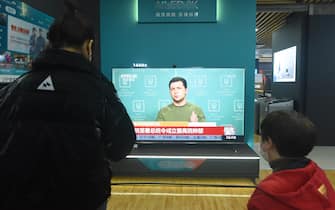 HANGZHOU, CHINA - FEBRUARY 25, 2022 - A citizen watches a news report on the conflict between Russia and Ukraine at an appliance store in Hangzhou, east China's Zhejiang Province, Feb 25, 2022. (Photo credit should read Costfoto/Future Publishing via Getty Images)