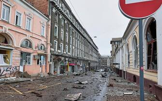 epa09798985 General view of damages after the shelling of buildings in downtown Kharkiv, Ukraine, 03 March 2022. Russian troops entered Ukraine on 24 February prompting the country's president to declare martial law.  EPA/SERGEY KOZLOV