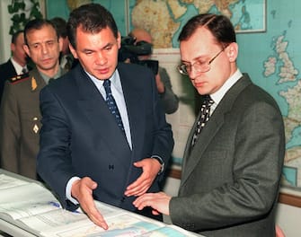 shoigu in 199 with Sergei Kiriyenko