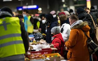 04 March 2022, Berlin: Volunteers distribute food to people who have fled Ukraine at the main train station. Photo: Fabian Sommer/dpa (Photo by Fabian Sommer/picture alliance via Getty Images)