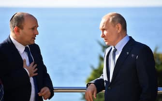 Russian President Vladimir Putin (R) speaks with Israeli Prime Minister Naftali Bennett during their meeting, in Sochi, on October 22, 2021. (Photo by Yevgeny BIYATOV / Sputnik / AFP) (Photo by YEVGENY BIYATOV / Sputnik / AFP via Getty Images)