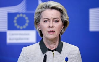 epa09807073 President of the European Commission Ursula von der Leyen delivers a statement next to Italy's Prime Minister prior to a meeting at the Berlaymont Building, headquarters of the European Commission, in Brussels, Belgium, 07 March 2022. Both leaders discussed the new sanction enforcement package EU is working on against Russia.  EPA / KENZO TRIBOUILLARD / POOL
