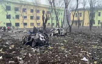 More footage of what Mariupol authorities say is the Children’s hospital No3 shortly after being hit by a Russian bomb