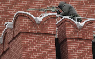 MOSCOW, RUSSIA - NOVEMBER, 4 (RUSSIA OUT) A sniper of special unit of Russian Federal Protective Service, also known as FSO, is seen on the wall of the Kremlin in Central Moscow, Russia, November, 4,2017.  Photo by Mikhail Svetlov / Getty Images)