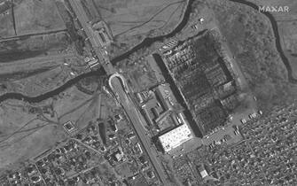 epa09816361 A handout satellite image made available by Maxar Technologies shows destroyed and burning warehouse in Stoyanka, Ukraine, 10 March 2022. EPA / MAXAR TECHNOLOGIES HANDOUT - MANDATORY CREDIT: SATELLITE IMAGE 2022 MAXAR TECHNOLOGIES - THE WATERMARK MAY NOT BE REMOVED / CROPPED - - HANDOUT EDITORIAL USE ONLY / NO SALES