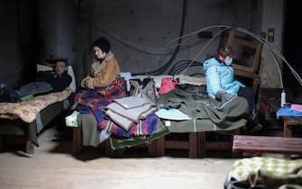 UKRAINE RUSSIA CRISIS epa09810874 Locals share a bomb shelter at night in Eastern Ukrainian city of Kharkiv, 08 March 2022. Russian troops entered Ukraine on 24 February prompting the country's president to declare martial law and triggering a series of announcements by Western countries to impose severe economic sanctions on Russia. EPA/STANISLAV KOZLIUK