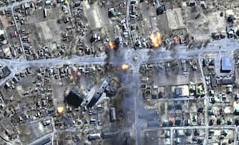 epa09830025 A handout satellite multispectral image made available by Maxar Technologies shows burning homes in residential area of Chernihiv, Ukraine, 16 March 2022.  EPA/MAXAR TECHNOLOGIES HANDOUT -- MANDATORY CREDIT: SATELLITE IMAGE 2022 MAXAR TECHNOLOGIES -- THE WATERMARK MAY NOT BE REMOVED/CROPPED -- HANDOUT EDITORIAL USE ONLY/NO SALES