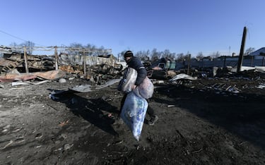 VOLNOVAKHA, UKRAINE - MARCH 12: Civilians amid Russian-Ukrainian conflict in the city of Volnovakha, Donetsk Oblast, Ukraine on March 12, 2022. (Photo by Stringer/Anadolu Agency via Getty Images)