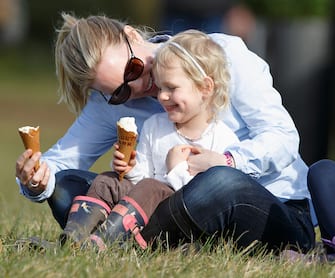STROUD, UNITED KINGDOM - MARCH 25: (EMBARGOED FOR PUBLICATION IN UK NEWSPAPERS UNTIL 48 HOURS AFTER CREATE DATE AND TIME) Autumn Phillips and daughter Isla Phillips eat ice creams as they watch the show jumping during the Gatcombe Horse Trails at Gatcombe Park, Minchinhampton on March 25, 2016 in Stroud, England. (Photo by Max Mumby/Indigo/Getty Images)
