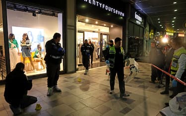 Israeli police inspect the scene of an attack at a shopping centre in the southern city of Beersheba, on March 22, 2022. (Photo by AHMAD GHARABLI / AFP) (Photo by AHMAD GHARABLI/AFP via Getty Images)
