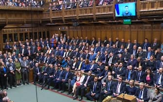 A still image taken from a handout video released by the UK Parliament shows Ukrainian President Volodymyr Zelensky (on screen) addressing via video-link the House of Commons about the situation in Ukraine, in London, Britain, 08 March 2022. ANSA / UK PARLIAMENTARY RECORDING UNIT HANDOUT - MANDATORY CREDIT: UK PARLIAMENTARY RECORDING UNIT - HANDOUT EDITORIAL USE ONLY / NO SALES