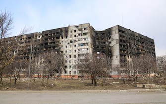 MARIUPOL, UKRAINE – MARCH 18, 2022: Damaged apartment blocks. Tension began to escalate in Donbass on 17 February, with the Donetsk People's Republic and Lugansk People's Republic reporting the most intense shellfire in months. Early on 24 February, Russia's President Putin announced his decision to launch a special military operation after considering requests from the leaders of the Donetsk People's Republic and Lugansk People's Republic. Valentin Sprinchak/TASS/Sipa USA