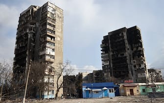 MARIUPOL, UKRAINE - MARCH 18, 2022: A view of residential buildings damaged in hostilities. Tensions started heating up in Donbass on February 17, with the Donetsk and Lugansk People's Republics reporting the most intense shellfire from Ukraine in months. On February 24, Russia's President Putin announced his decision to launch a special military operation after considering requests from the leaders of the Donetsk People's Republic and Lugansk People's Republic. Mikhail Tereshchenko/TASS/Sipa USA