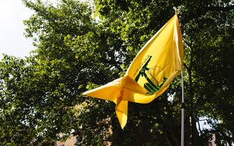 CURZON STREET, LONDON, UNITED KINGDOM - 2018/06/10: The yellow flag of Hizbullah flies during the annual pro-Palestine/anti-Israel Al Quds Day demonstration in central London. The demonstration is notably controversial in the city for the flying of Hizbullah flags that typically takes place during the course of it. (Photo by David Cliff/SOPA Images/LightRocket via Getty Images)