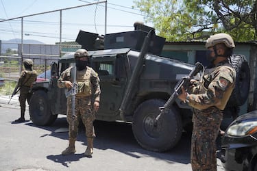 SAN SALVADOR, EL SALVADOR - MARCH 28: A soldier guards a vehicle control point in San Salvador, El Salvador, on March 28 2022. On Saturday March 27th El Salvador ordered state of emergency after the country registered 62 homicides. (Photo by Alex Pena/Anadolu Agency via Getty Images)