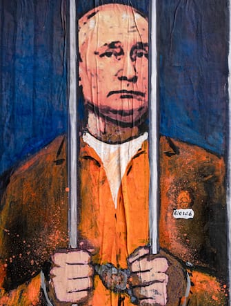 A portrait of Vladimir Putin behind the bars seen in Plaza de Sant Jaume. Vladimir Putin behind bars is represented in the new public graphic collage in Plaza de Sant Jaume by Barcelona-based Italian artist TvBoy. (Photo by Paco Freire / SOPA Images/Sipa USA)