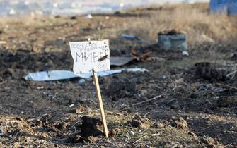 DONETSK REGION, UKRAINE - MARCH 27, 2022: A mine warning sign in the city of Mariupol. Tension began to escalate in Donbass on 17 February, with the Donetsk and the Lugansk People's Republics reporting the most intense shellfire in months. The Russian Armed Forces are carrying out a special military operation in Ukraine in response to requests from the leaders of the Donetsk and the Lugansk People's Republics. Valentin Sprinchak/TASS/Sipa USA