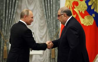 MOSCOW, RUSSIA - NOVEMBER,27 (RUSSIA OUT) Russian President Vladimir Putin (L) greets billionaire and businessman Alisher Usmanov (R) during the State Awards Ceremony at the Kremln in Moscow, November,27,2018. Putin is planning to meet U.S.Preisident Donald Trump at the G20 Summit in Argentina the end of this week. (Photo by Mikhail Svetlov/Getty Image