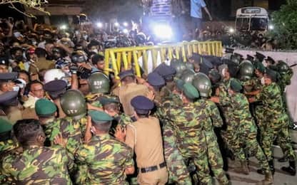 Scontri e proteste in Sri Lanka, dichiarato lo stato d'emergenza