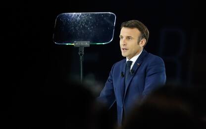 Francia, Macron: “A qualche ora da Parigi si bombarda la democrazia”