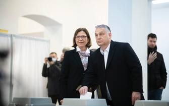 epa09867719 A handout photo made available by the Hungarian PM's Press Office shows Hungarian Prime Minister Viktor Orban (R) and his wife, Aniko Levai (L) cast their vote for the general election and national referendum on the child protection law, in Budapest, Hungary , 03 April 2022. EPA / BENKO VIVIEN CHER / HUNGARIAN PM PRESS OFFICE HANDOUT HANDOUT EDITORIAL USE ONLY / NO SALES