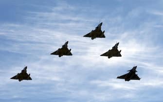 epa08986686 A French Air Force's Rafale fighter jet (bottom R) takes part together with four Greek Mirage 2000 jets in a joint military drill, Greece, 04 February 2021. The plane took part in the joint military drill 'Skyros 2021' with Greece's Air Force.  EPA/ORESTIS PANAGIOTOU