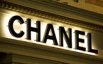 GOTHENBURG, SWEDEN - 2019/09/14: CHANEL logo seen in Gothenburg.  Chanel SA is a high fashion house that specializes in haute couture, ready-to-wear clothes, luxury goods and fashion accessories.  (Photo by Karol Serewis / SOPA Images / LightRocket via Getty Images)
