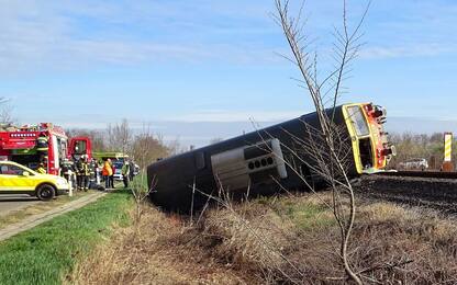 Ungheria, treno deragliato dopo scontro con camion: diverse vittime