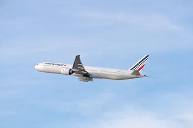Problemi per un Boeing 777 Air France, non risponde ai comandi